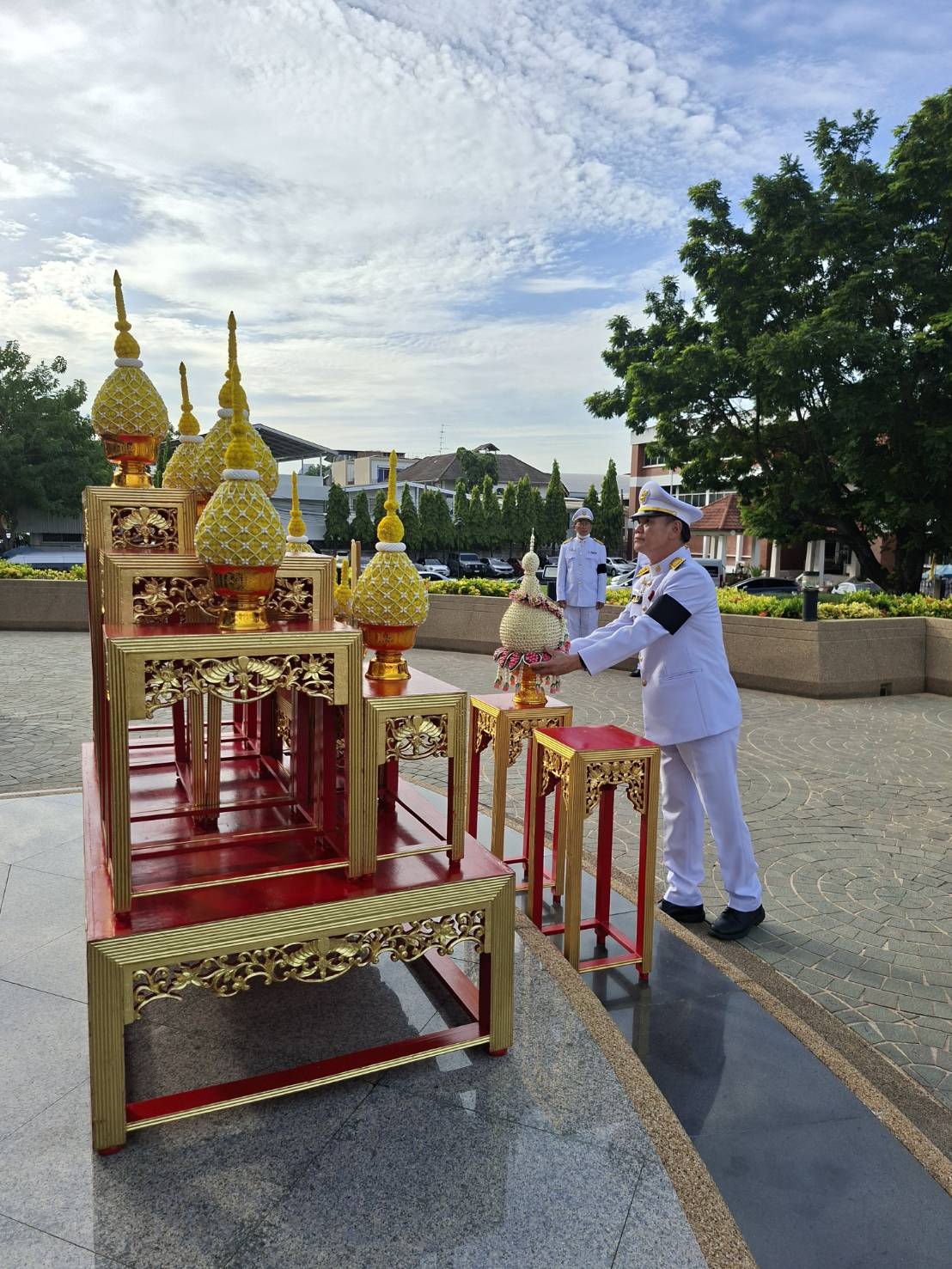 title - ส.ป.ก. ร่วมพิธีวางพานพุ่มถวายเครื่องราชสักการะ พระบรมราชานุสาวรีย์พระบาทสมเด็จพระปรมินทร มหาจุฬาลงกรณ์ พระจุลจอมเกล้าเจ้าอยู่หัว เนื่องในวันสื่อสารแห่งชาติ ประจำปี 2569